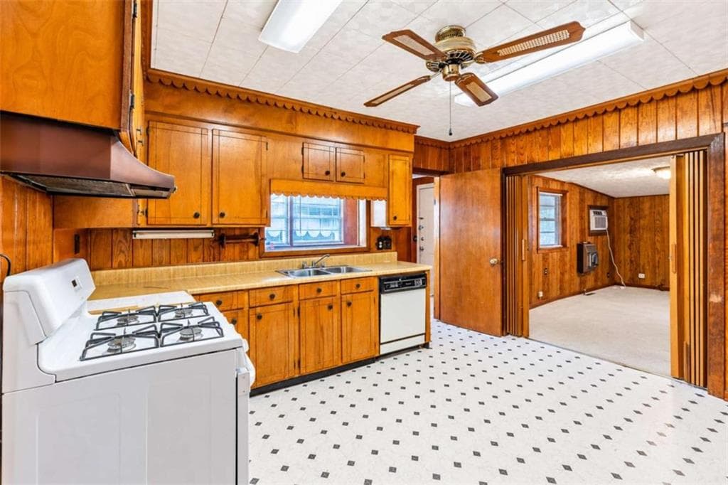 3 bedroom, 1 bathroom, 1,211 sq ft single family residence for sale at 421 Cedar Avenue, Rome, GA 30161 — photo 7