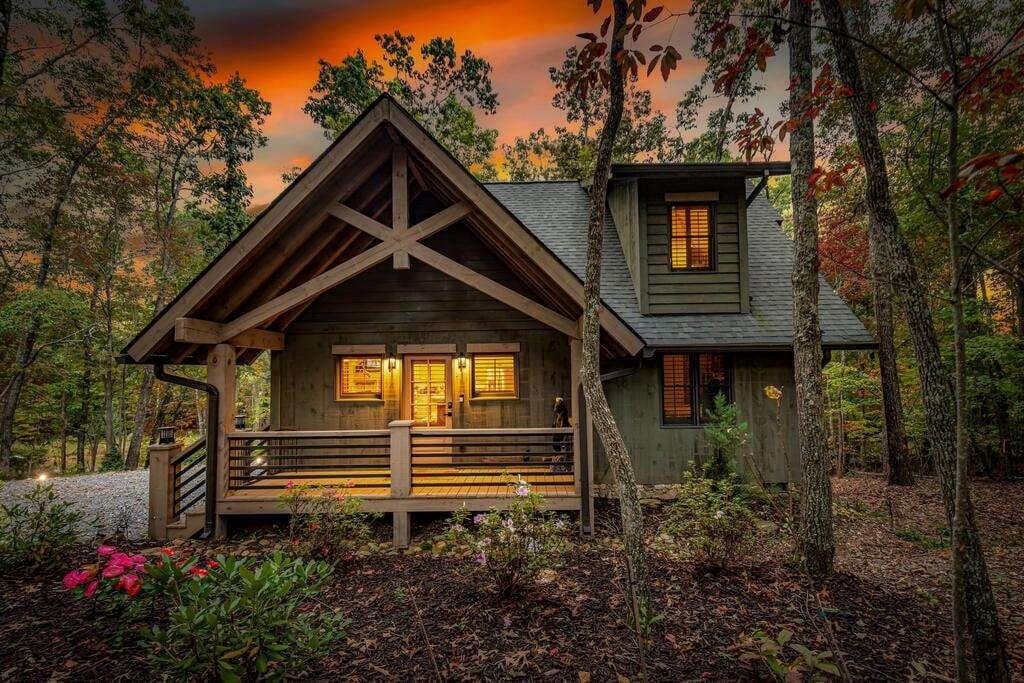 2 bedroom, 3 bathroom, 1,288 sq ft single family residence for sale at 194 Cox Road, Blue Ridge, GA 30513 — photo 1 of 69