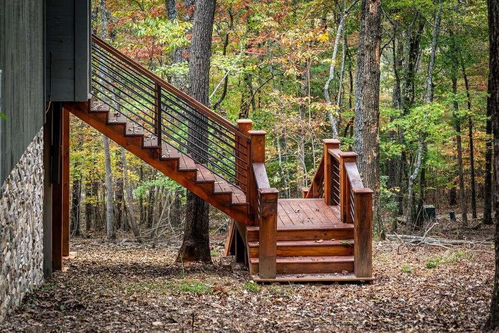 2 bedroom, 3 bathroom, 1,288 sq ft single family residence for sale at 194 Cox Road, Blue Ridge, GA 30513 — photo 3