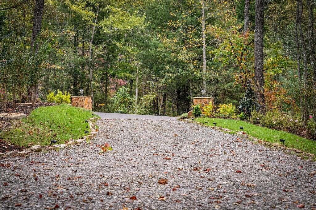 2 bedroom, 3 bathroom, 1,288 sq ft single family residence for sale at 194 Cox Road, Blue Ridge, GA 30513 — photo 4