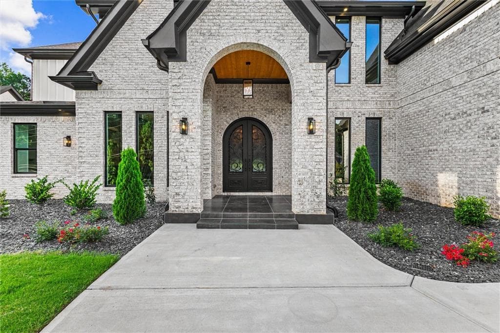 5 bedroom, 7 bathroom, 7,500 sq ft single family residence for sale at 681 Old Peachtree Road, Lawrenceville, GA 30043 — photo 2