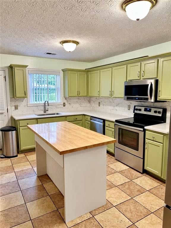 4 bedroom, 3 bathroom, 2,828 sq ft single family residence for rent at 2429 Tolliver Hills Lane, Ellenwood, GA 30294 for $2,550 a month — photo 4