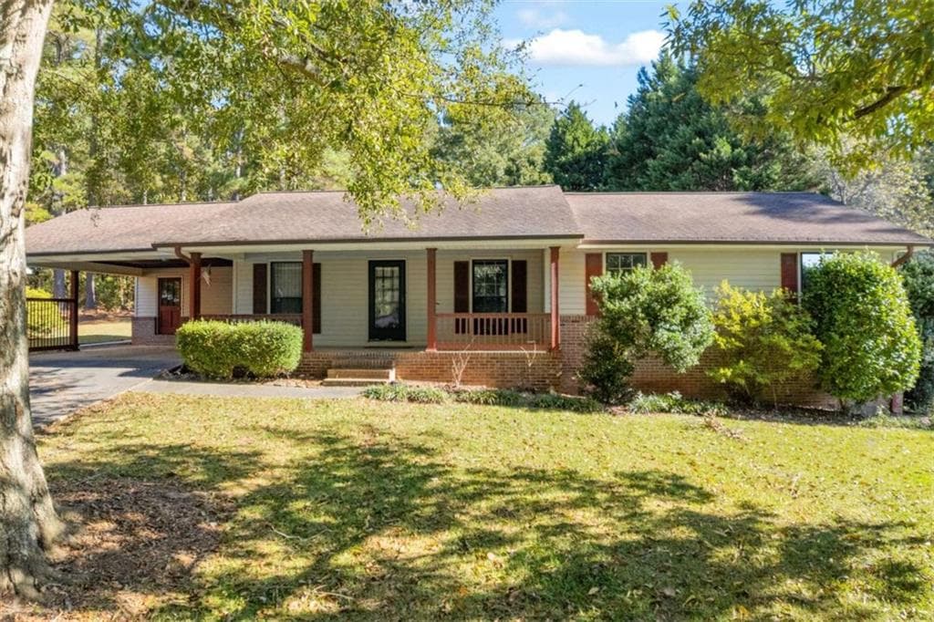 3 bedroom, 2 bathroom, 1,468 sq ft single family residence for sale at 871 Whispering Way, Winder, GA 30680