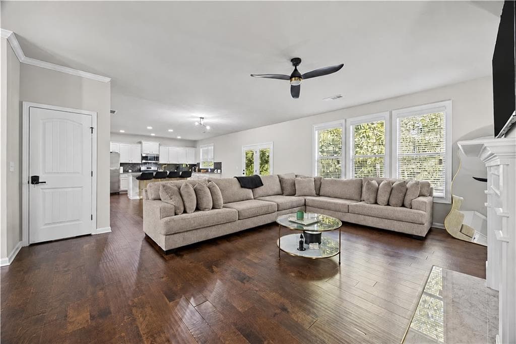 4 bedroom, 3 bathroom, 2,800 sq ft single family residence for sale at 3980 Deer Run Drive, Cumming, GA 30028 — photo 6