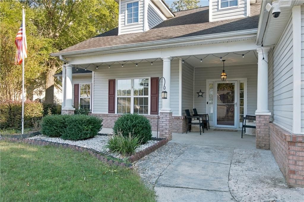 3 bedroom, 2 bathroom, 1,712 sq ft single family residence for sale at 2353 Radcliff Drive, Lawrenceville, GA 30043 — photo 2