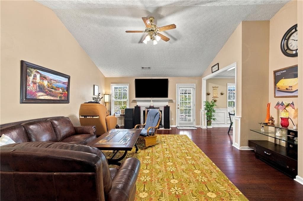 3 bedroom, 2 bathroom, 1,712 sq ft single family residence for sale at 2353 Radcliff Drive, Lawrenceville, GA 30043 — photo 3