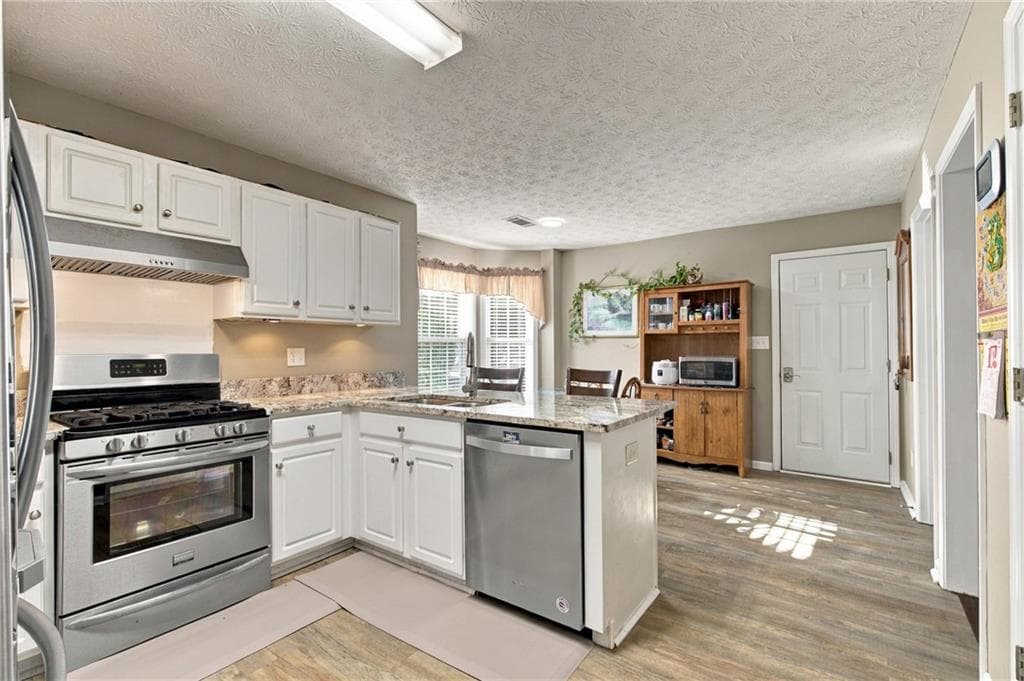 3 bedroom, 2 bathroom, 1,712 sq ft single family residence for sale at 2353 Radcliff Drive, Lawrenceville, GA 30043 — photo 7