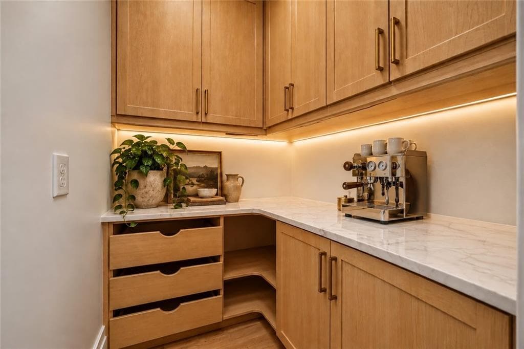 5 bedroom, 5 bathroom, 4,626 sq ft single family residence under contract at 837 Kings Court, Atlanta, GA 30306 — photo 10