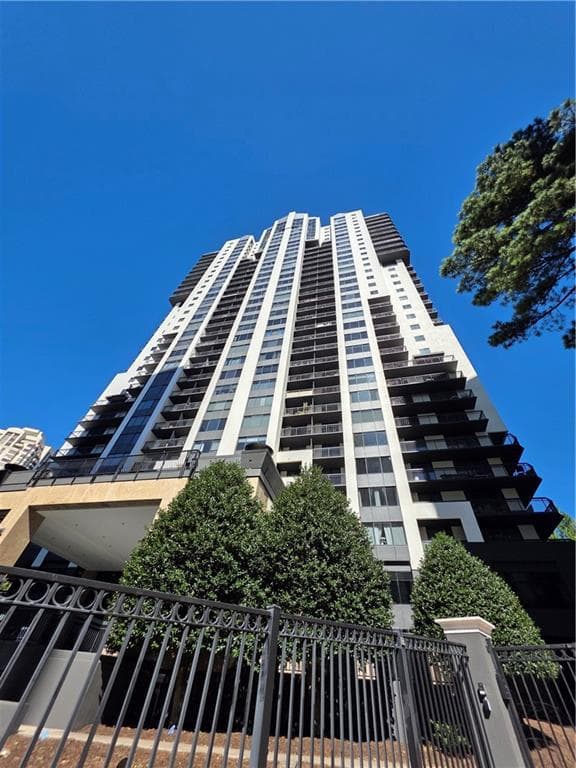2 bedroom, 2 bathroom, 1,265 sq ft condominium for sale at 3481 Lakeside Drive 2107, Atlanta, GA 30326 — photo 2