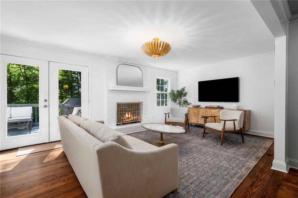 5 bedroom, 4 bathroom, 2,981 sq ft single family residence for sale at 795 Spalding Drive, Sandy Springs, GA 30328 — photo 5