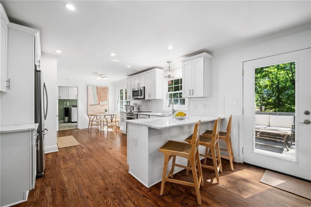 5 bedroom, 4 bathroom, 2,981 sq ft single family residence for sale at 795 Spalding Drive, Sandy Springs, GA 30328 — photo 9