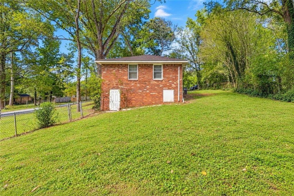 3 bedroom, 1 bathroom, 1,176 sq ft single family residence for sale at 556 Monticello Drive, Mableton, GA 30126 — photo 3