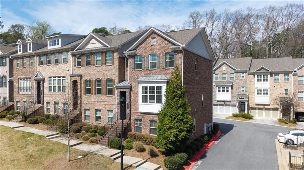 3 bedroom, 4 bathroom, 2,213 sq ft townhouse for sale at 1320 Harris Way, Atlanta, GA 30319 — photo 2