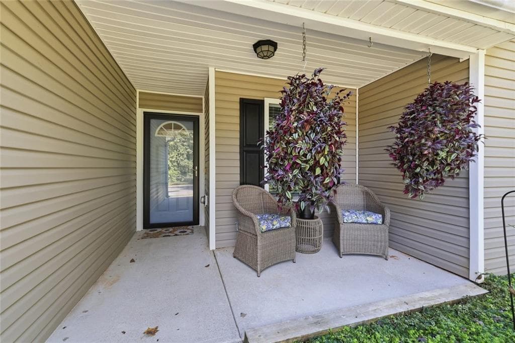 3 bedroom, 2 bathroom, 1,229 sq ft single family residence under contract at 44 Oakmont Drive, Cleveland, GA 30528 — photo 2