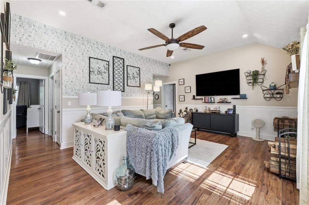 3 bedroom, 2 bathroom, 1,229 sq ft single family residence under contract at 44 Oakmont Drive, Cleveland, GA 30528 — photo 9