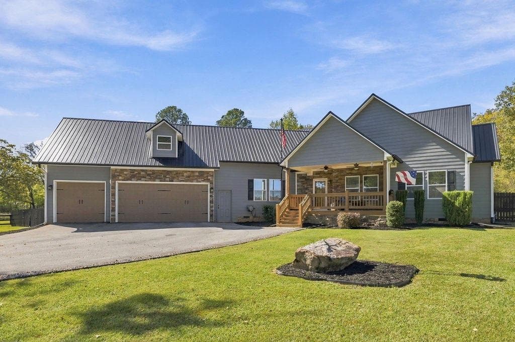 5 bedroom, 4 bathroom, 2,786 sq ft single family residence for sale at 797 Old Dalton Road, Rome, GA 30165 — photo 1 of 55