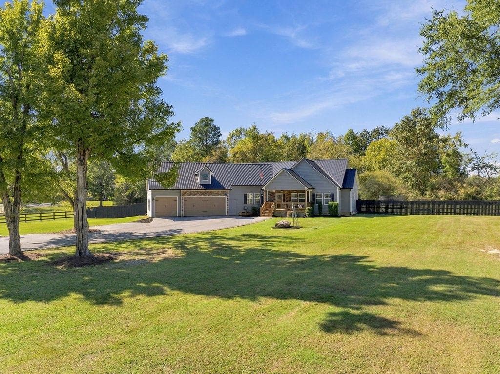 5 bedroom, 4 bathroom, 2,786 sq ft single family residence for sale at 797 Old Dalton Road, Rome, GA 30165 — photo 2