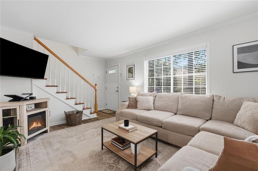 2 bedroom, 2 bathroom, 1,000 sq ft condominium for sale at 6940 Roswell Road 4E, Sandy Springs, GA 30328 — photo 5