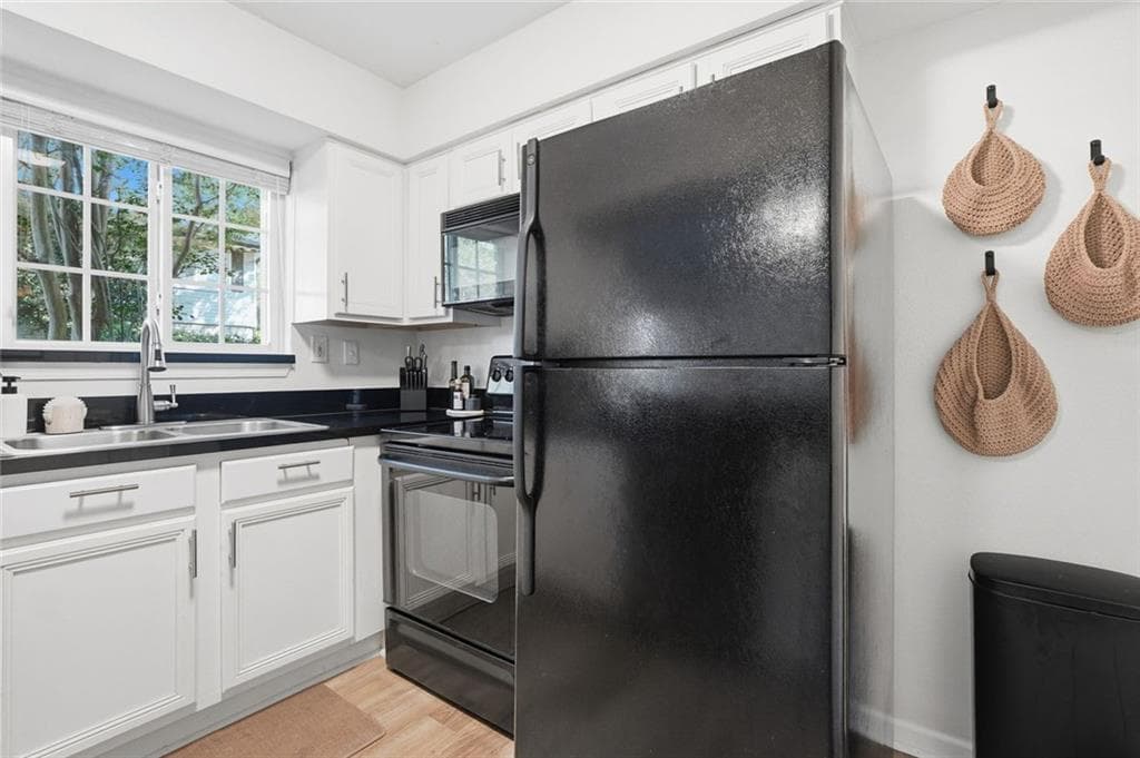 2 bedroom, 2 bathroom, 1,000 sq ft condominium for sale at 6940 Roswell Road 4E, Sandy Springs, GA 30328 — photo 10