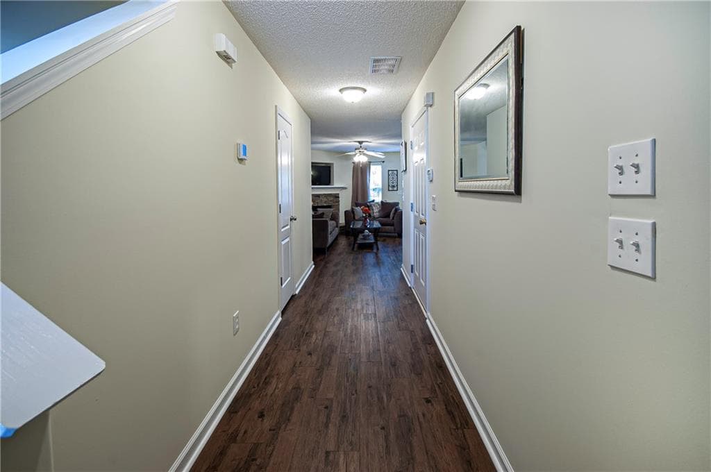 2 bedroom, 3 bathroom, 1,268 sq ft townhouse for sale at 1528 Box Circle, Winder, GA 30680 — photo 3