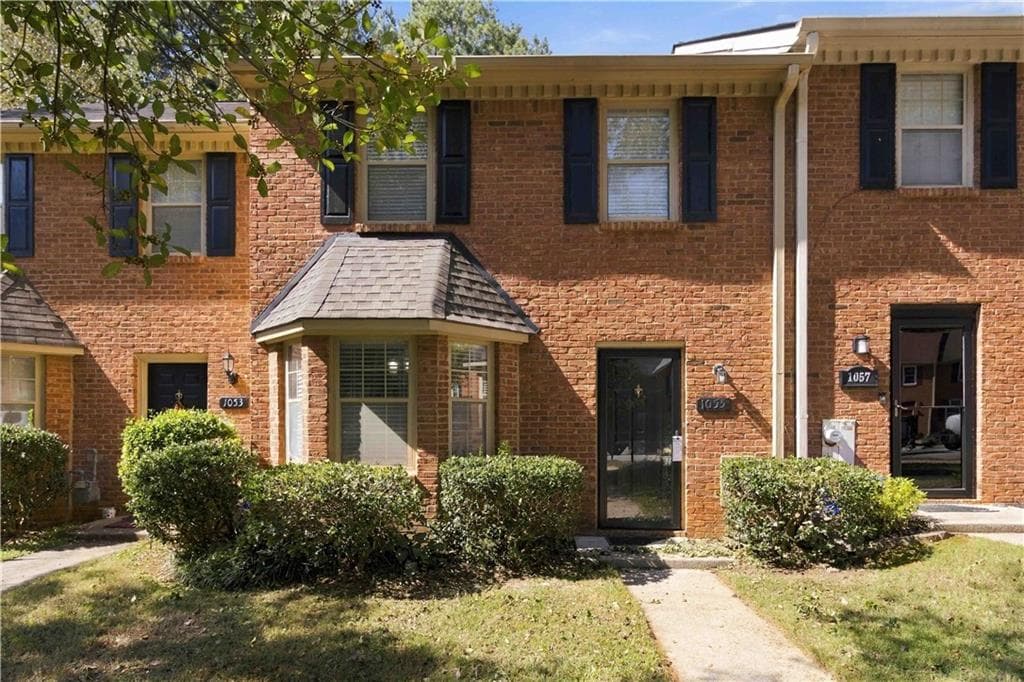 2 bedroom, 3 bathroom, 1,212 sq ft townhouse for sale at 1055 Westfield Trace, Smyrna, GA 30082