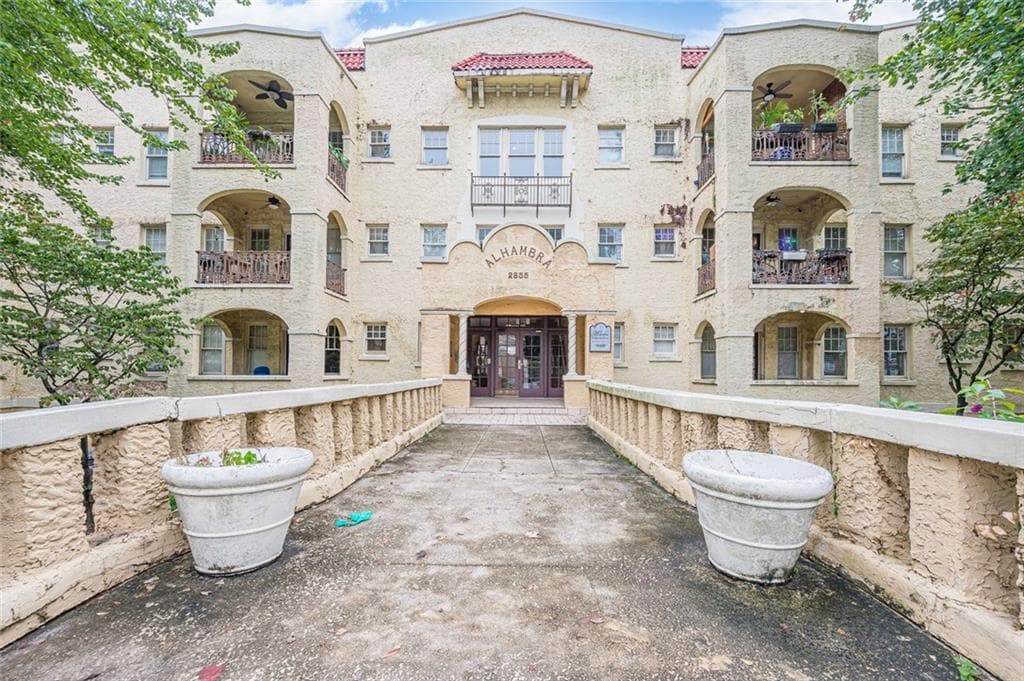 2 bedroom, 3 bathroom, 1,628 sq ft condominium for sale at 2855 Peachtree Road 317, Atlanta, GA 30305 — photo 9