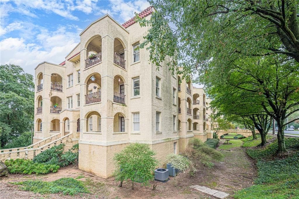 2 bedroom, 3 bathroom, 1,628 sq ft condominium for sale at 2855 Peachtree Road 317, Atlanta, GA 30305 — photo 10