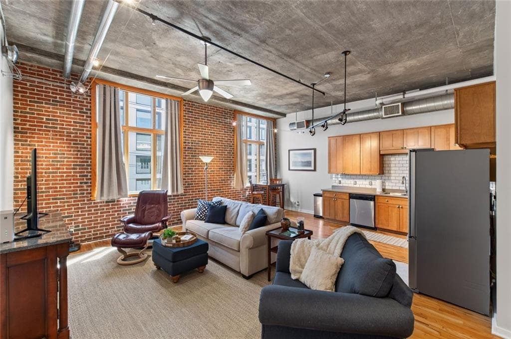 1 bedroom, 1 bathroom, 1,034 sq ft condominium for sale at 660 Glen Iris Drive 407, Atlanta, GA 30308 — photo 1 of 53