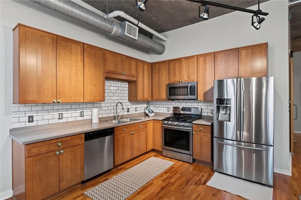 1 bedroom, 1 bathroom, 1,034 sq ft condominium for sale at 660 Glen Iris Drive 407, Atlanta, GA 30308 — photo 4