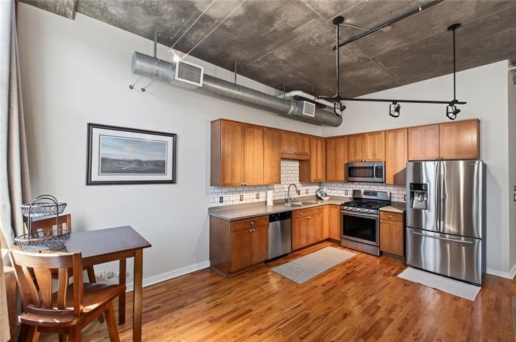 1 bedroom, 1 bathroom, 1,034 sq ft condominium for sale at 660 Glen Iris Drive 407, Atlanta, GA 30308 — photo 5