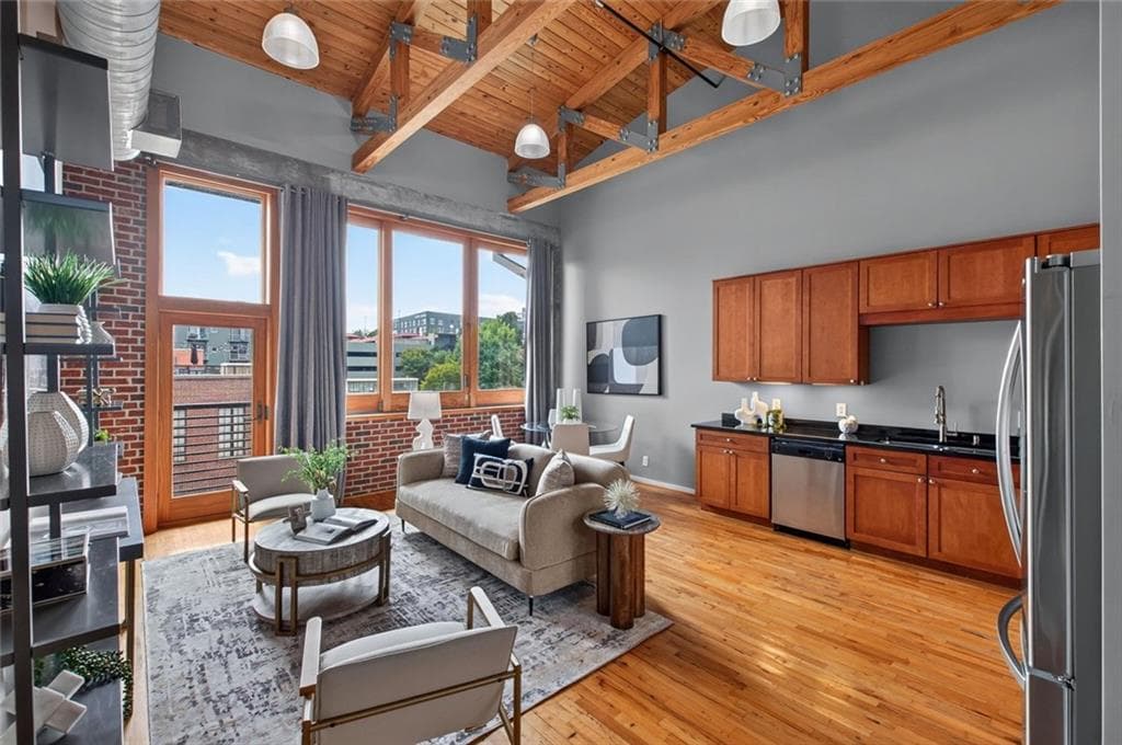 2 bedroom, 2 bathroom, 1,116 sq ft condominium for sale at 660 Glen Iris Drive 405, Atlanta, GA 30308 — photo 1 of 52