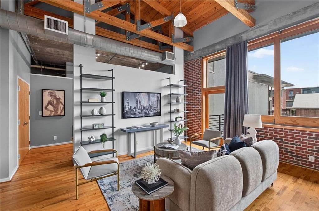 2 bedroom, 2 bathroom, 1,116 sq ft condominium for sale at 660 Glen Iris Drive 405, Atlanta, GA 30308 — photo 2