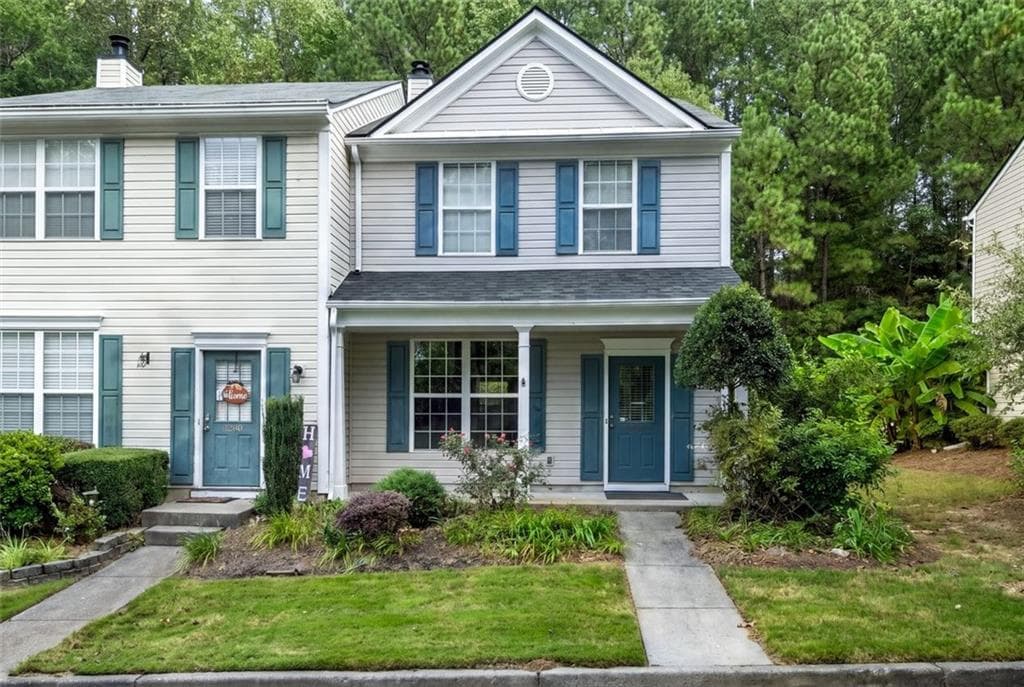 2 bedroom, 3 bathroom, 1,218 sq ft townhouse for sale at 2290 Whitestone Place, Alpharetta, GA 30005