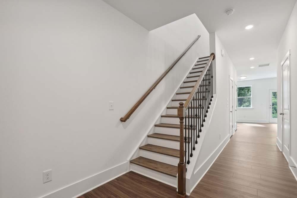 3 bedroom, 3 bathroom, 1,362 sq ft townhouse for rent at 1621 Gunnin Trace, Atlanta, GA 30318 for $2,700 a month — photo 4