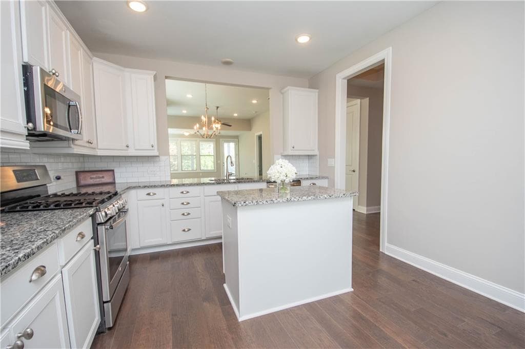 3 bedroom, 3 bathroom, 1,937 sq ft single family residence for sale at 245 Spruce Pine Circle, Peachtree City, GA 30269 — photo 7