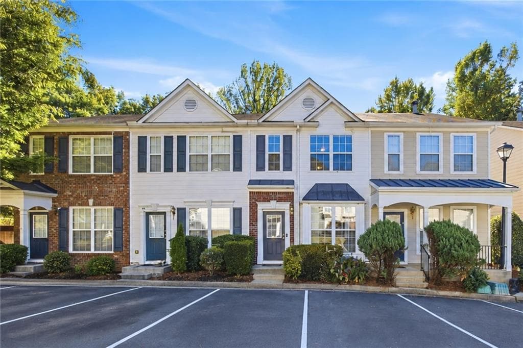 2 bedroom, 3 bathroom, 1,244 sq ft townhouse for sale at 990 Redwood Drive, Norcross, GA 30093