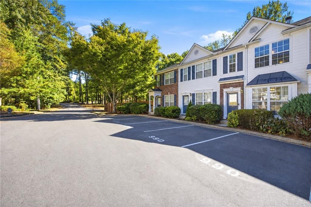 2 bedroom, 3 bathroom, 1,244 sq ft townhouse for sale at 990 Redwood Drive, Norcross, GA 30093 — photo 3