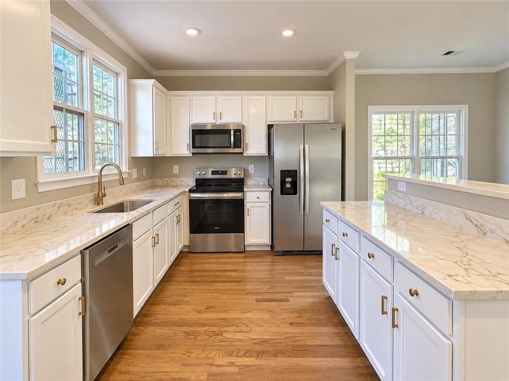 3 bedroom, 3 bathroom, 1,594 sq ft single family residence for sale at 762 Humphries Street, Atlanta, GA 30310 — photo 3