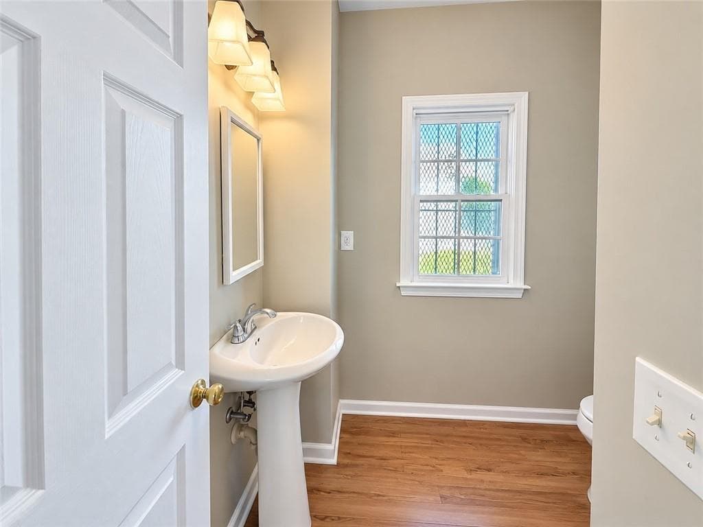 3 bedroom, 3 bathroom, 1,594 sq ft single family residence for sale at 762 Humphries Street, Atlanta, GA 30310 — photo 5