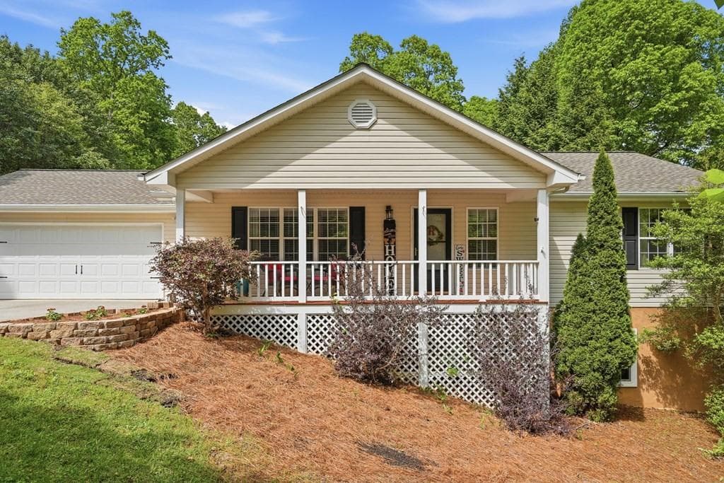 4 bedroom, 3 bathroom, 2,900 sq ft single family residence for sale at 7616 Highland Oaks Drive, Young Harris, GA 30582 — photo 2