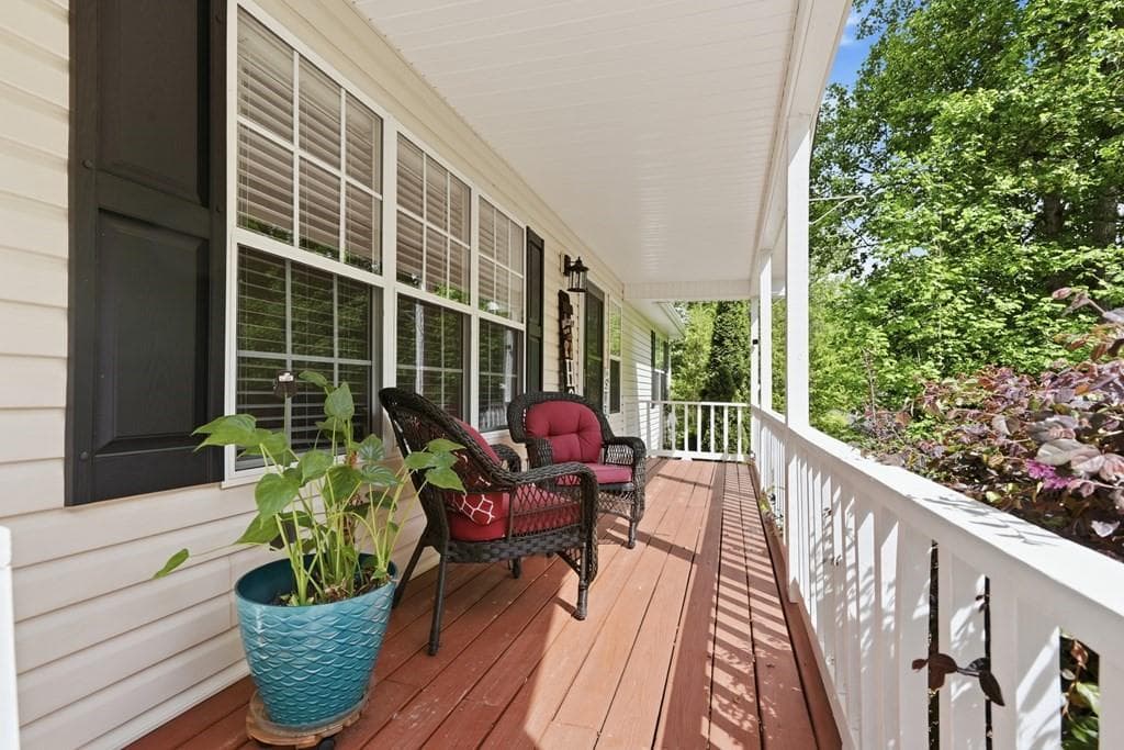 4 bedroom, 3 bathroom, 2,900 sq ft single family residence for sale at 7616 Highland Oaks Drive, Young Harris, GA 30582 — photo 3