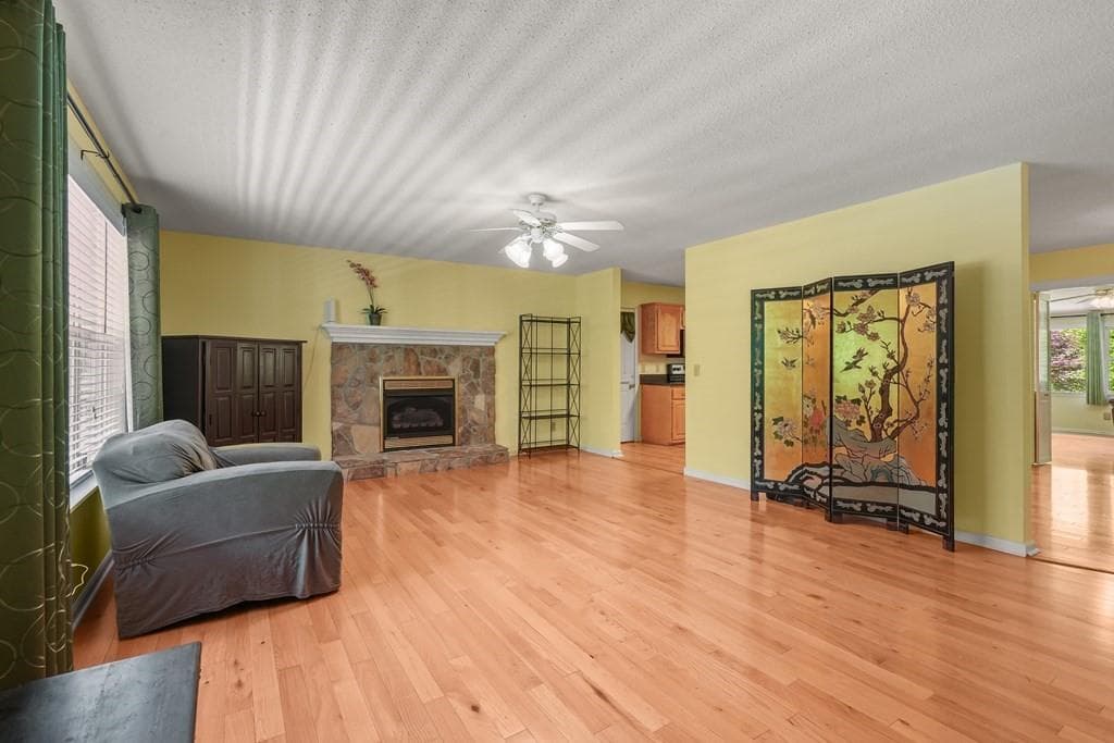 4 bedroom, 3 bathroom, 2,900 sq ft single family residence for sale at 7616 Highland Oaks Drive, Young Harris, GA 30582 — photo 4