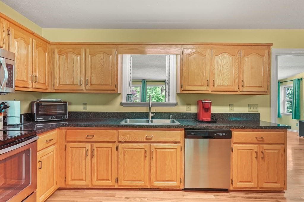4 bedroom, 3 bathroom, 2,900 sq ft single family residence for sale at 7616 Highland Oaks Drive, Young Harris, GA 30582 — photo 7