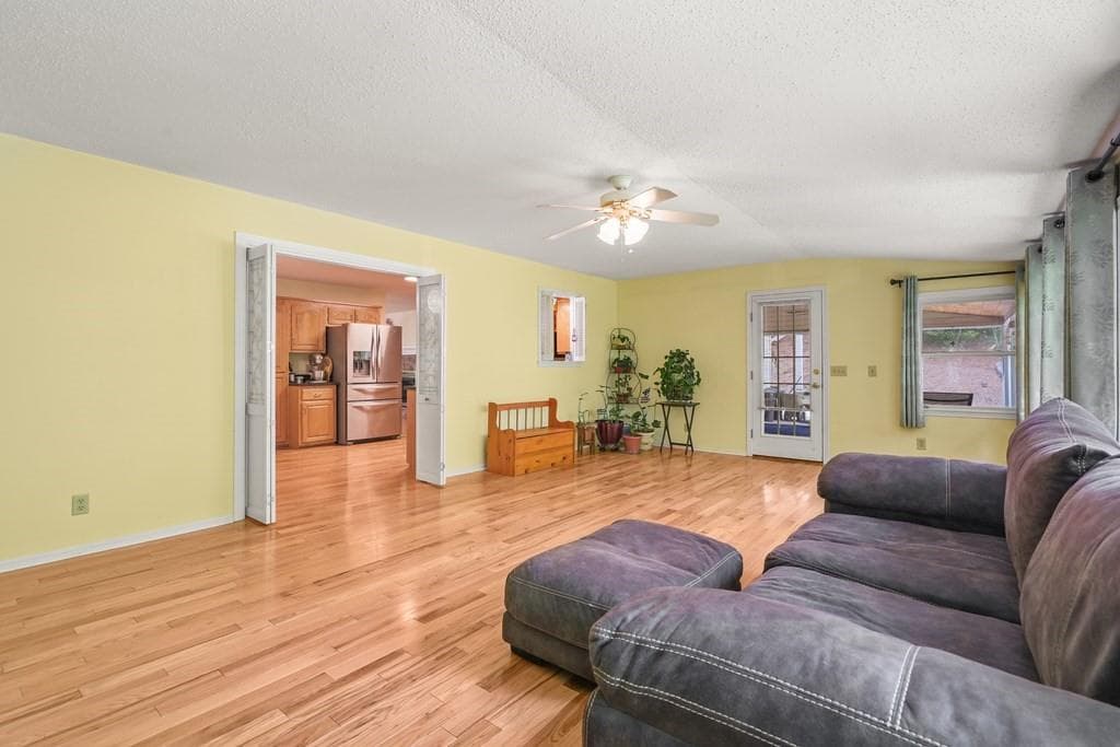 4 bedroom, 3 bathroom, 2,900 sq ft single family residence for sale at 7616 Highland Oaks Drive, Young Harris, GA 30582 — photo 8