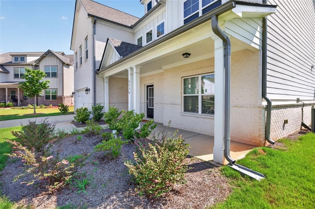 4 bedroom, 3 bathroom, 3,114 sq ft single family residence for rent at 5270 Woodline View Circle, Auburn, GA 30011 for $2,900 a month — photo 4