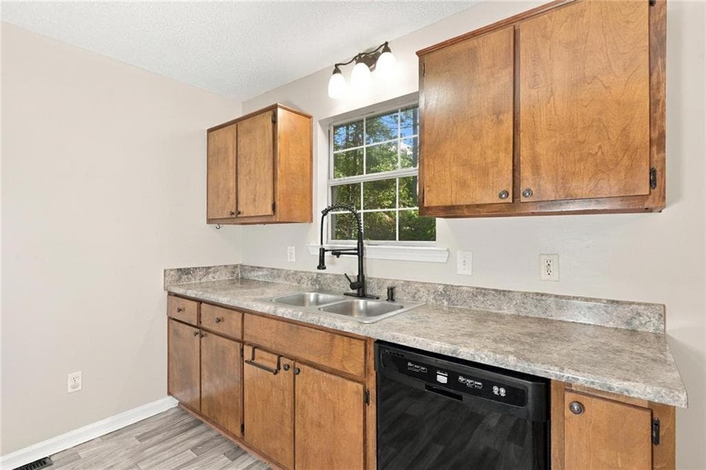 4 bedroom, 3 bathroom, 2,079 sq ft single family residence for sale at 6429 River Hill Drive, Flowery Branch, GA 30542 — photo 8