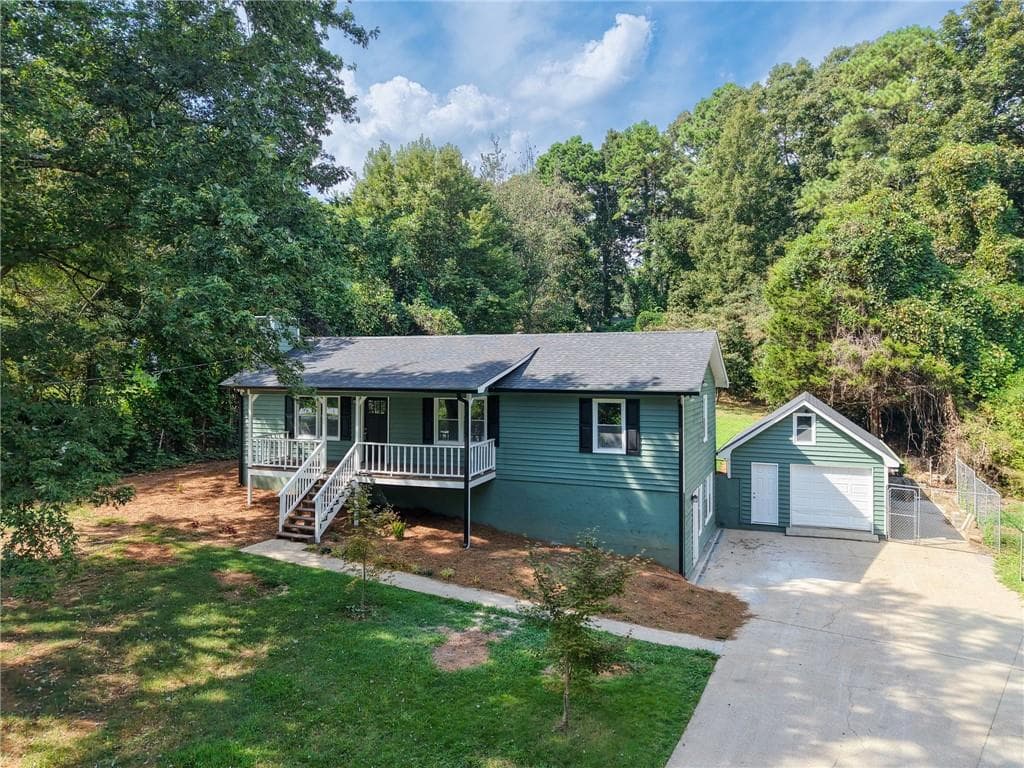 4 bedroom, 3 bathroom, 2,400 sq ft single family residence for sale at 102 Tibbitts Drive, Dallas, GA 30157 — photo 2