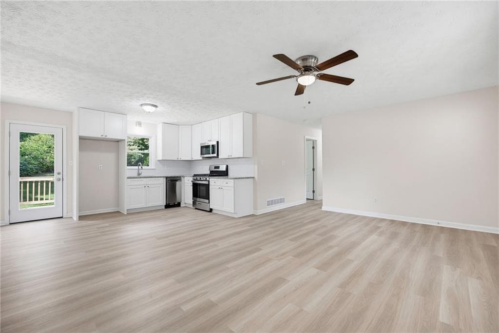 4 bedroom, 3 bathroom, 2,400 sq ft single family residence for sale at 102 Tibbitts Drive, Dallas, GA 30157 — photo 10