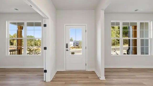 5 bedroom, 4 bathroom, 3,072 sq ft single family residence for sale at 3935 Silver Pine Trail, Cumming, GA 30028 — photo 3