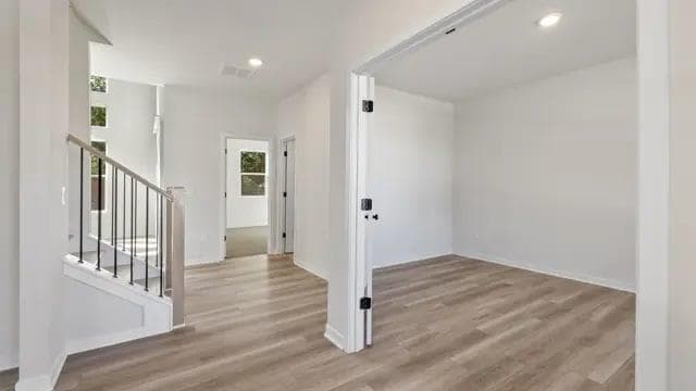 5 bedroom, 4 bathroom, 3,072 sq ft single family residence for sale at 3935 Silver Pine Trail, Cumming, GA 30028 — photo 6